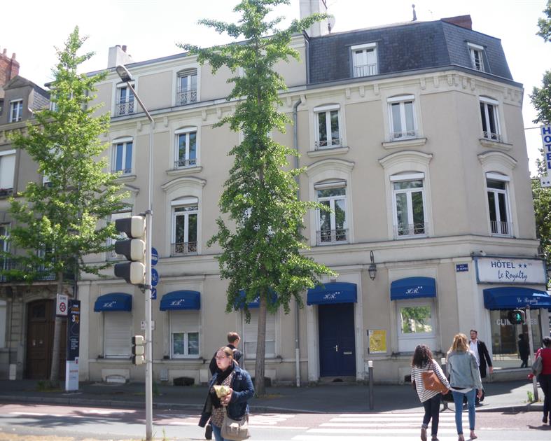 Entrée Hôtel Royalty Angers - 
