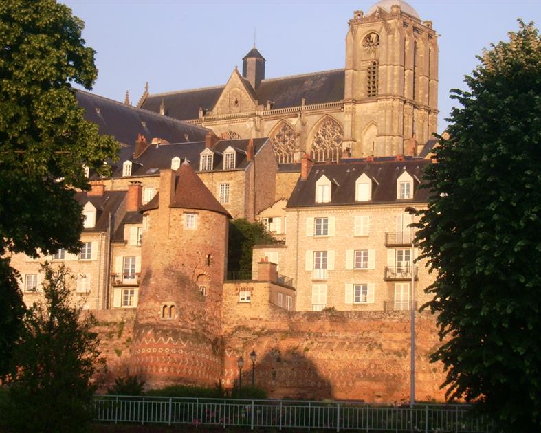 Les murailles gallo romaines du Mans - 