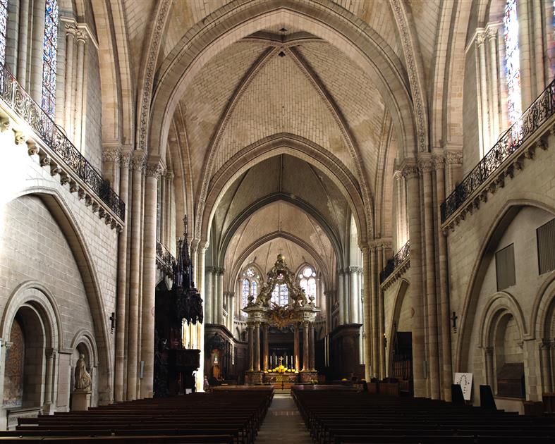 La Cathédrale Saint-Maurice à Angers près de l'Hôtel Le Royalty - 