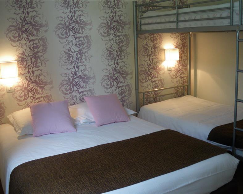 Chambre quadruple famille - Hôtel 2 étoiles Le Royalty à Angers - 