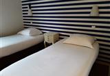 Chambre twin ,2 personnes- Hôtel 2 étoiles Le Royalty à Angers - 