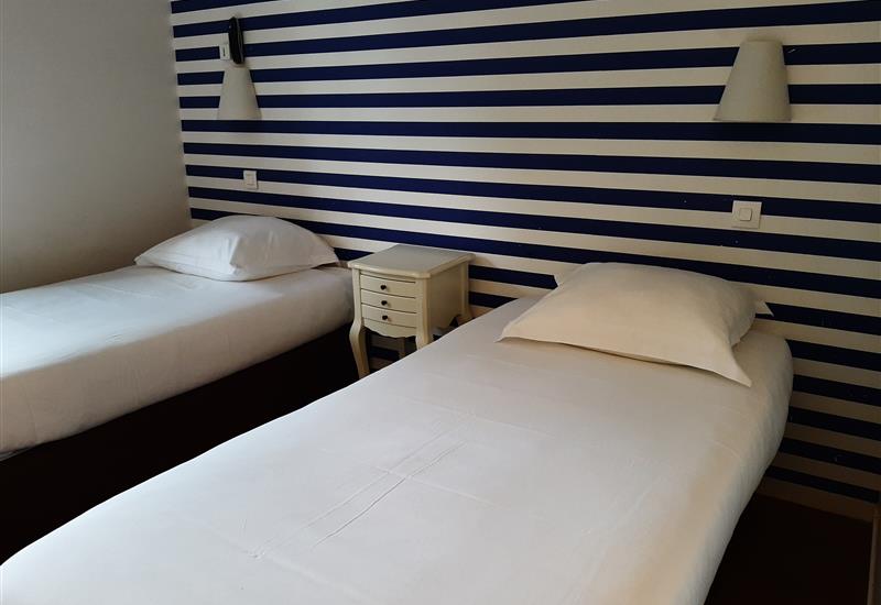 Chambre twin ,2 personnes- Hôtel 2 étoiles Le Royalty à Angers - 