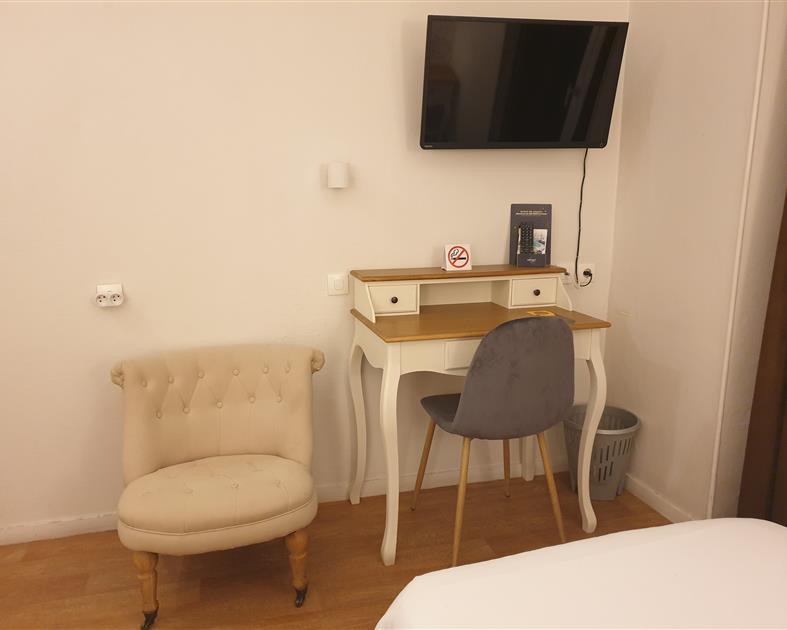 Chambre twin ,2 personnes- Hôtel 2 étoiles Le Royalty à Angers - 