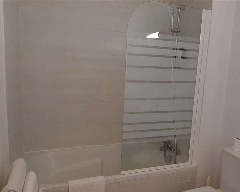 Chambre twin ,2 personnes- Hôtel 2 étoiles Le Royalty à Angers - 