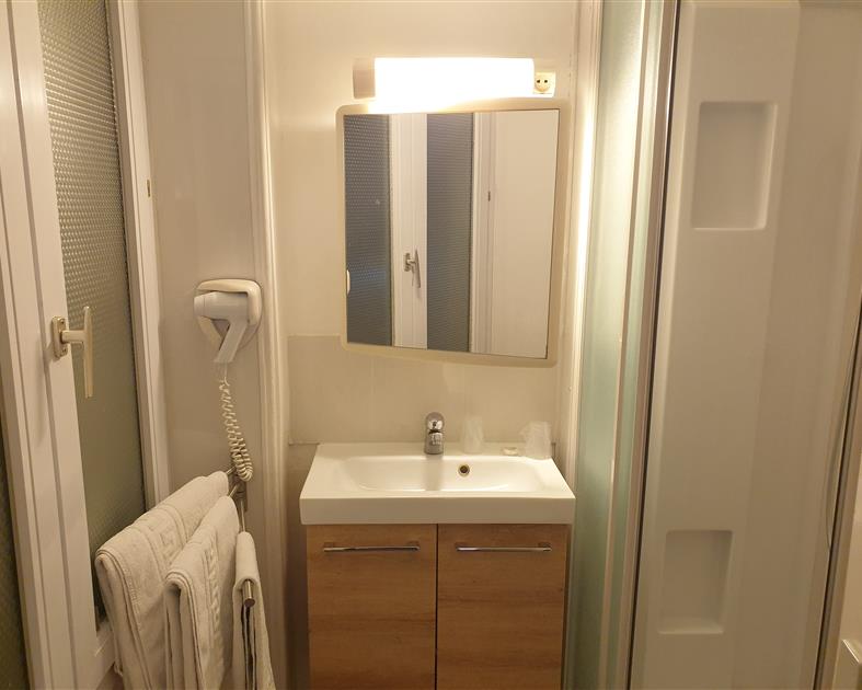 Chambre Triple le Hôtel Royalty Angers - 